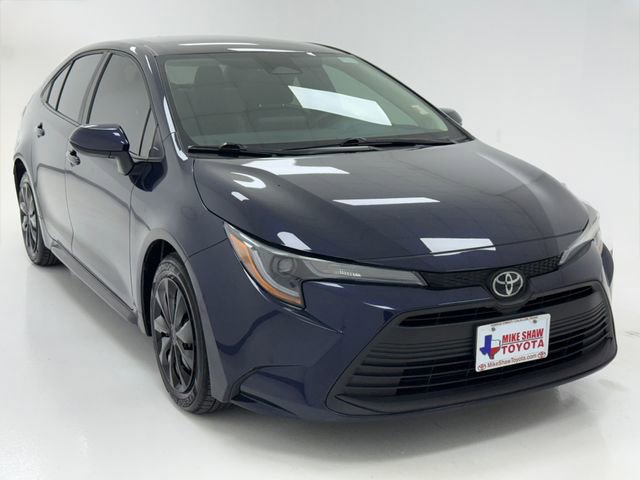 Used 2025 Toyota Corolla LE image 2