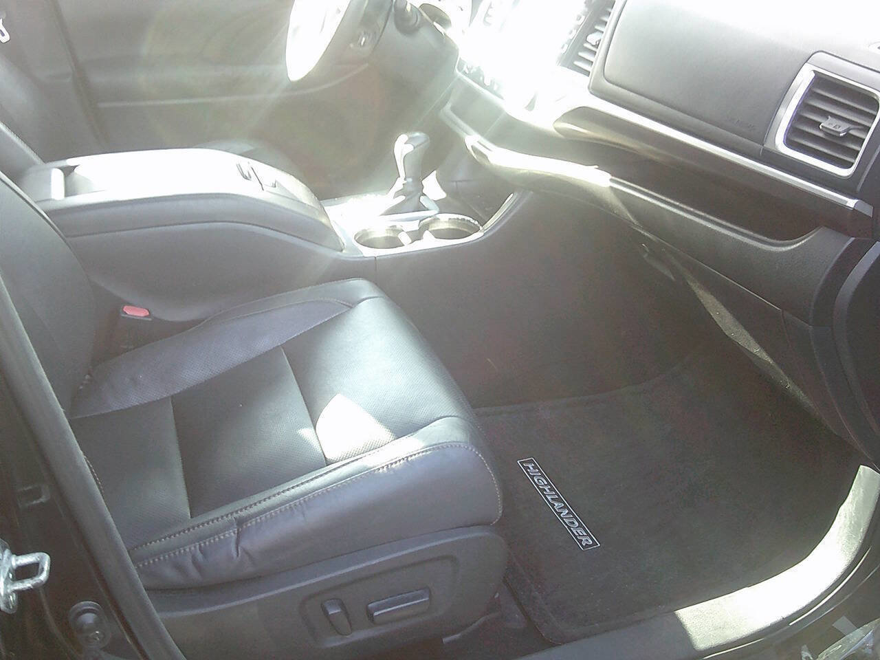 Used 2014 Toyota Highlander Limited image 4