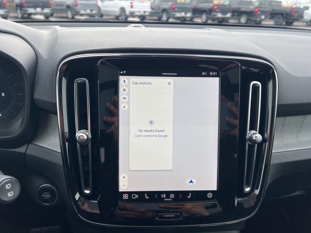 Used 2024 Volvo XC40 B5 Core image 17