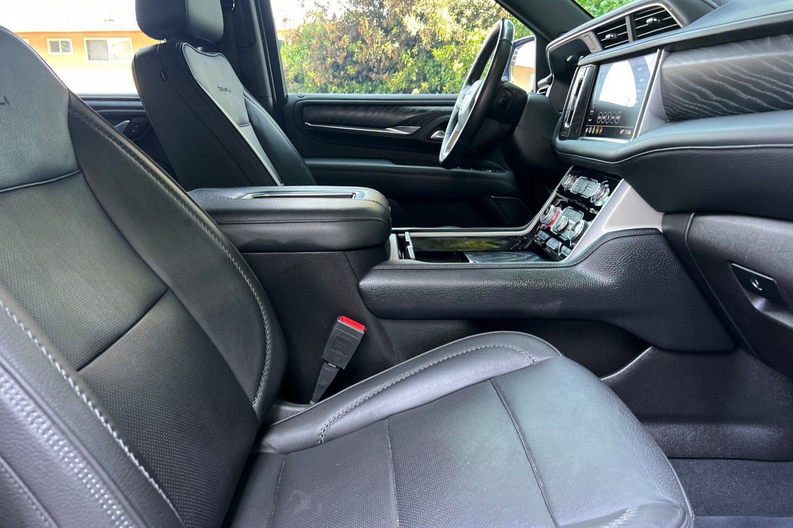 Used 2021 GMC Yukon XL Denali AWD/4WD image 17
