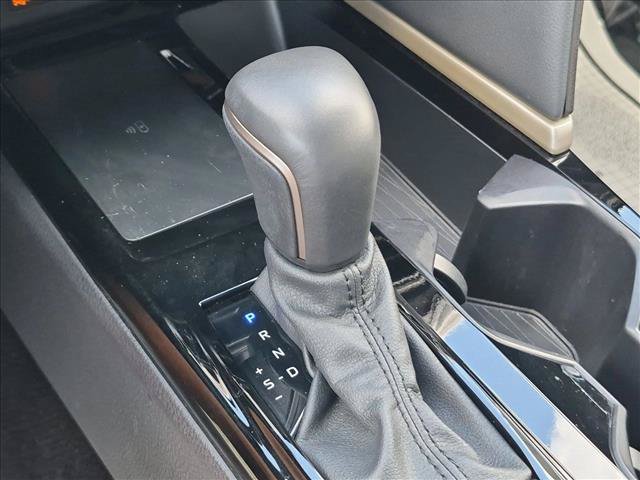 Used 2025 Toyota Camry XSE FWD image 12