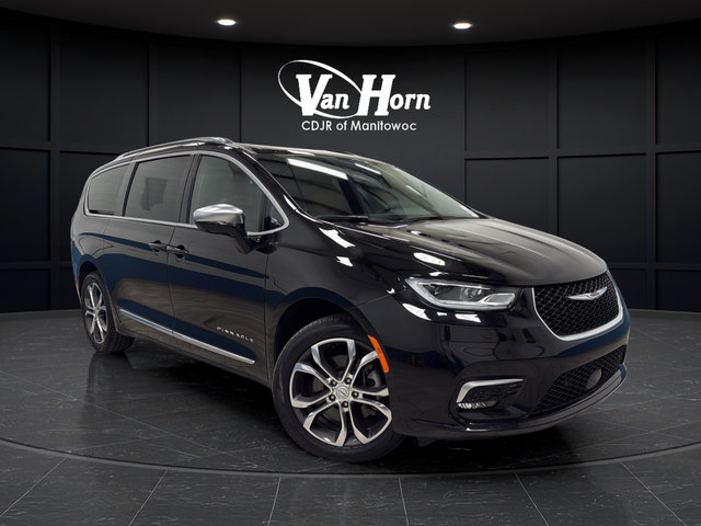 Used 2025 Chrysler Pacifica Pinnacle w/ Trailer Tow Group AWD/4WD video 1