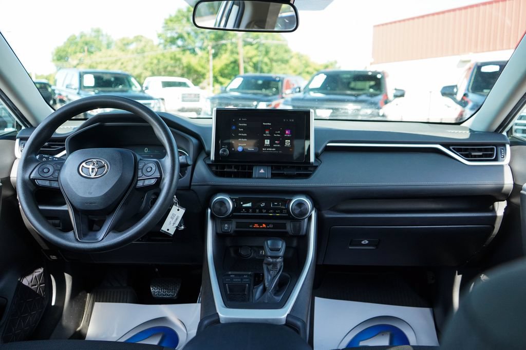 Used 2023 Toyota RAV4 LE FWD image 9