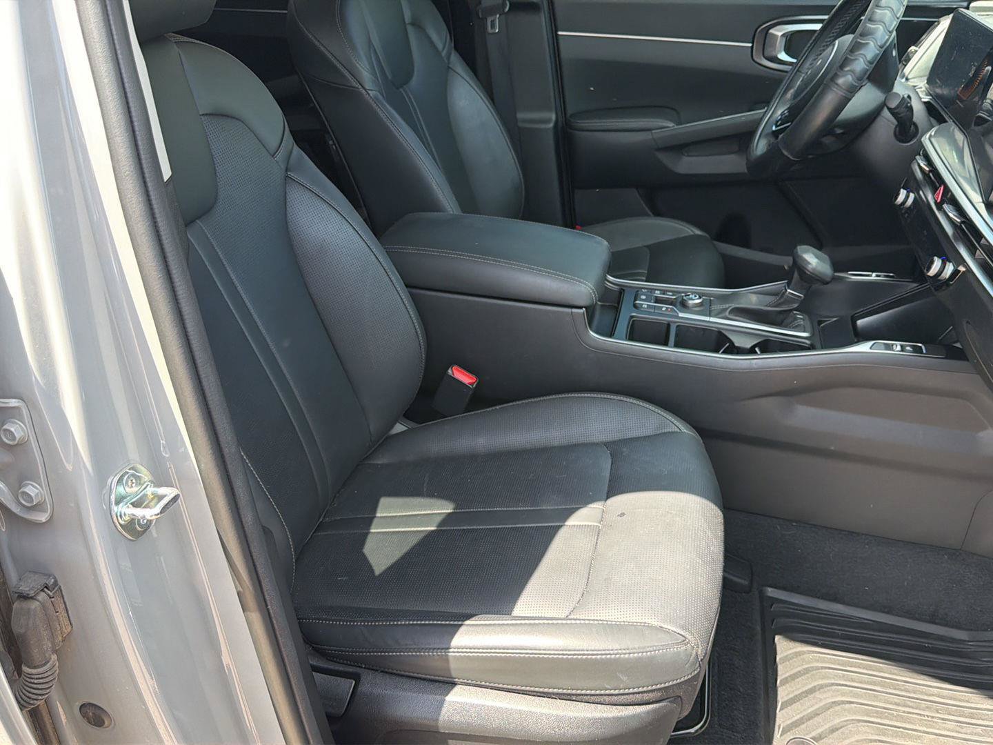 Used 2024 Kia Sorento S w/ Panoramic Sunroof Package FWD image 19