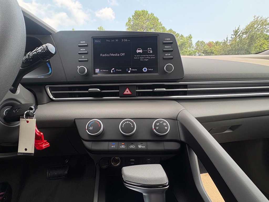 New 2026 Hyundai Elantra SE FWD image 10