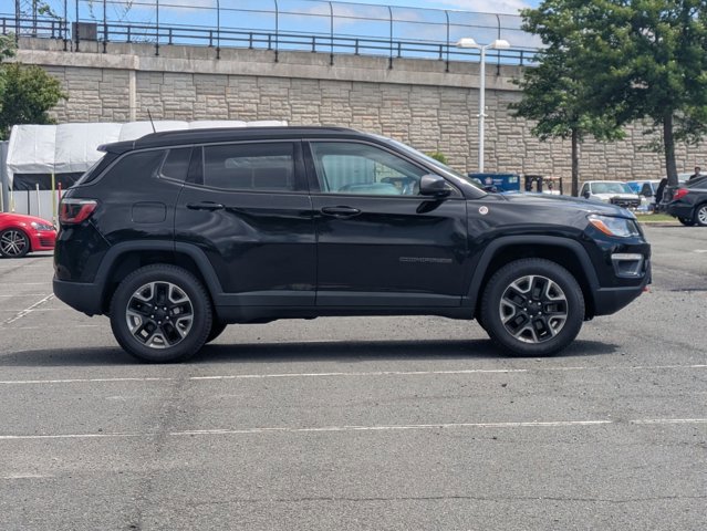 Used 2017 Jeep Compass Trailhawk w/ Leather Interior Group AWD/4WD image 4