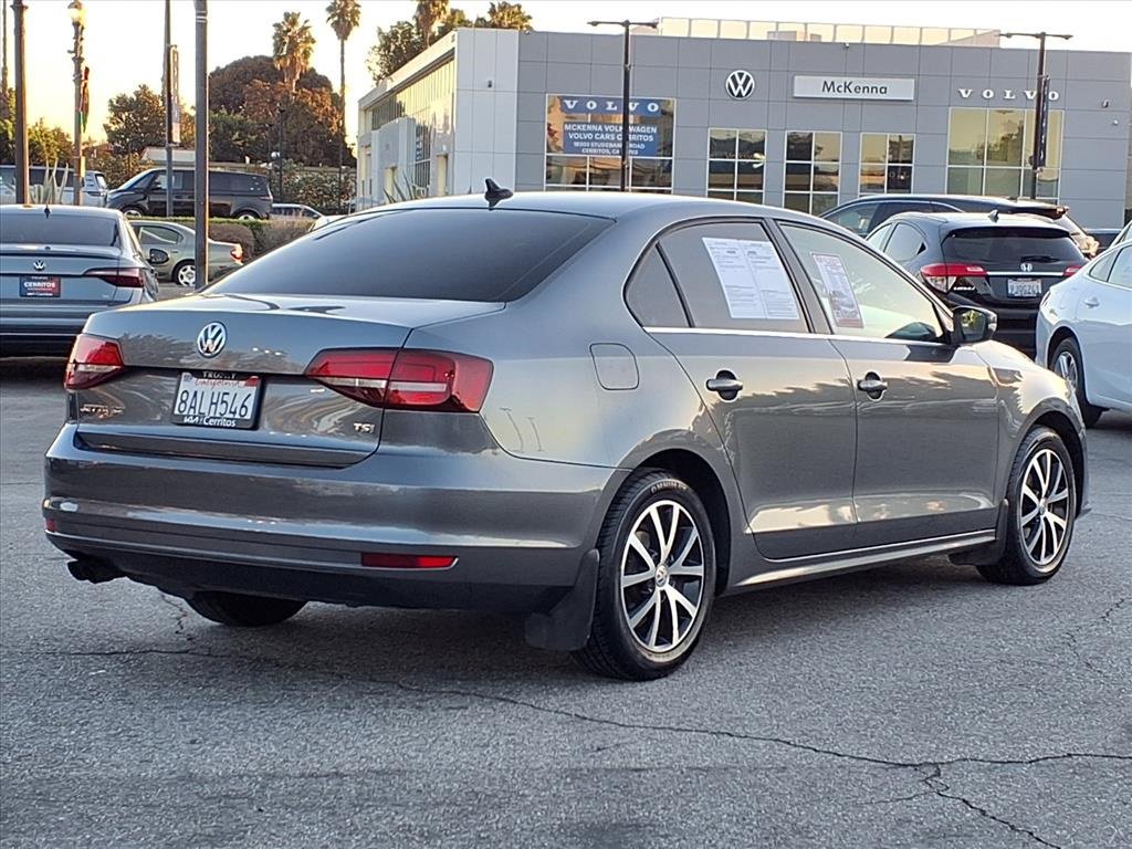 Used 2017 Volkswagen Jetta SE image 5