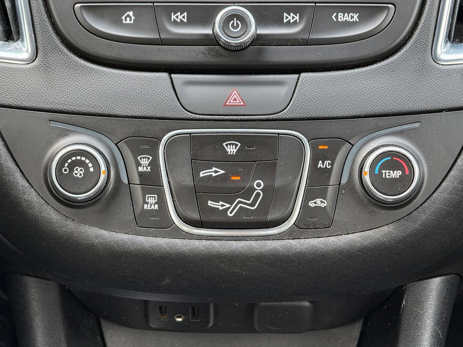 Used 2017 Chevrolet Malibu LT FWD image 22