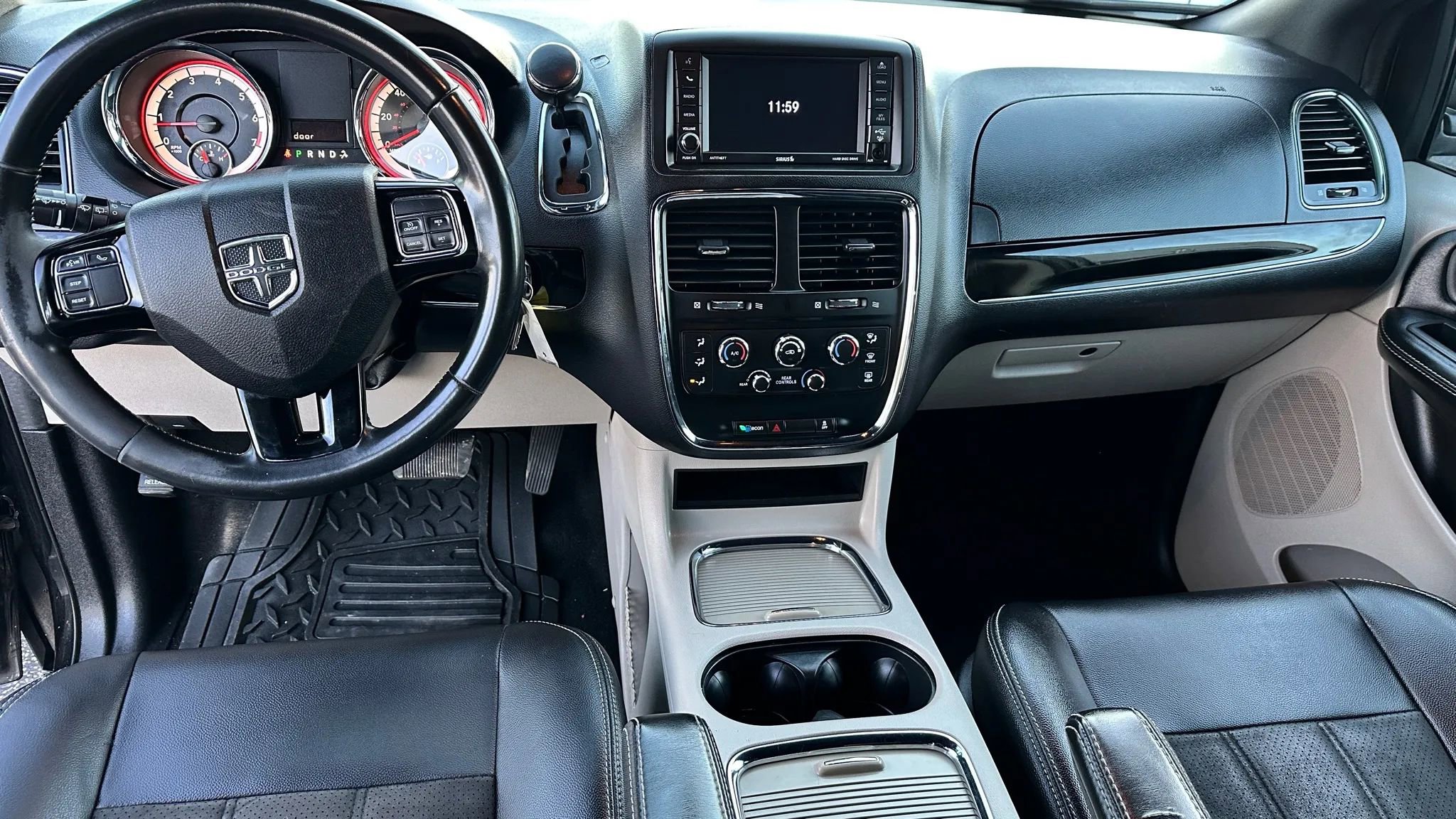 Used 2019 Dodge Grand Caravan SXT image 15