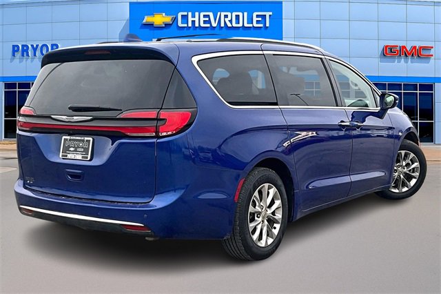 Used 2021 Chrysler Pacifica Touring-L image 5