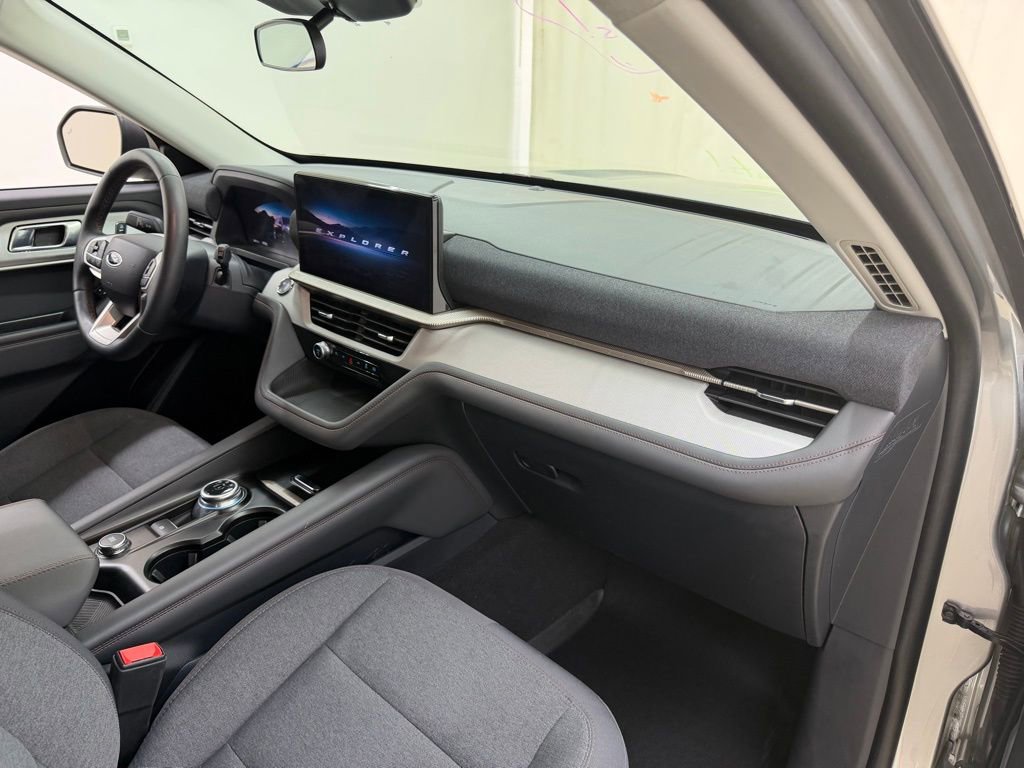 Used 2025 Ford Explorer Active image 13