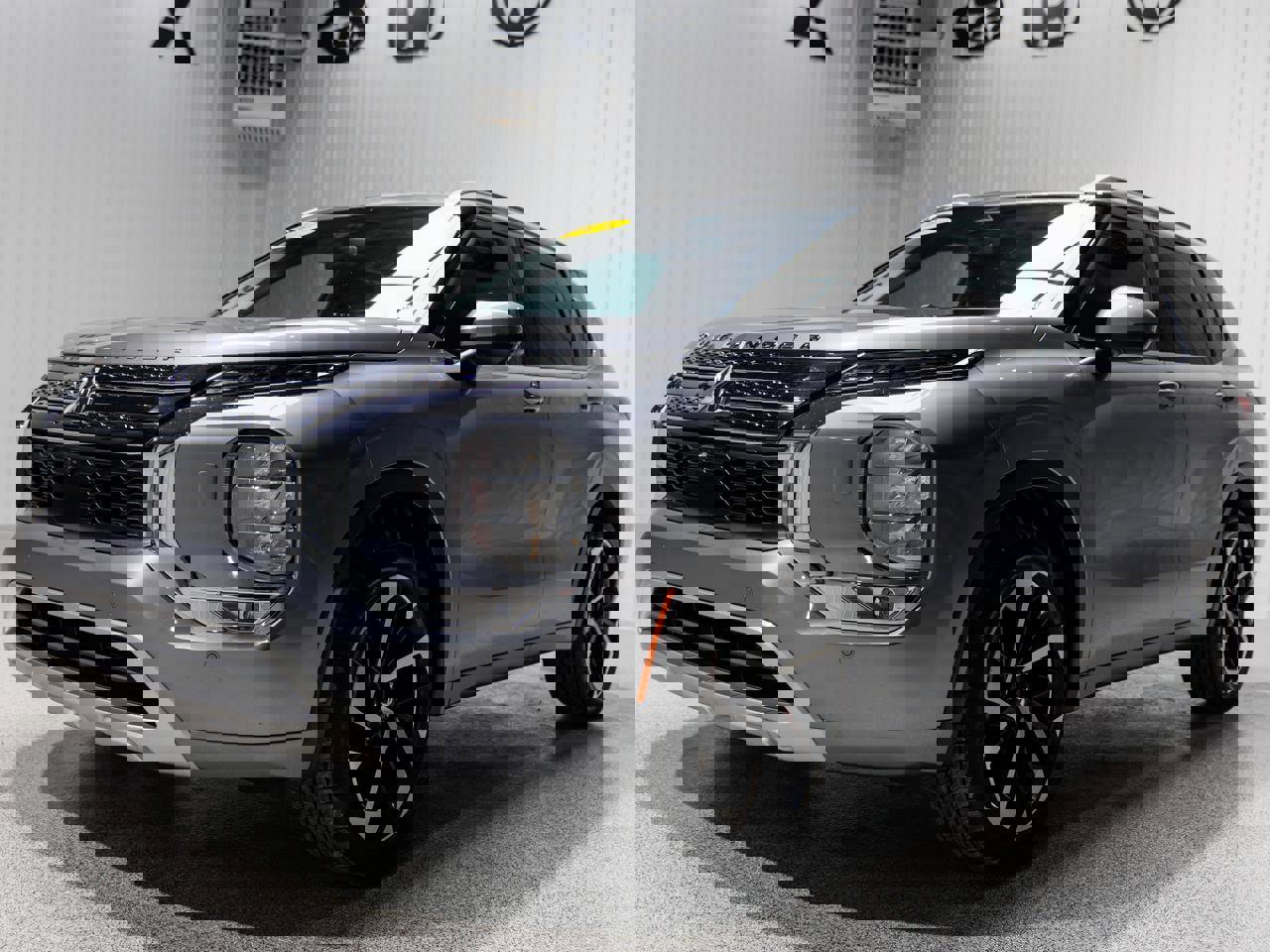 Used 2024 Mitsubishi Outlander SEL image 2