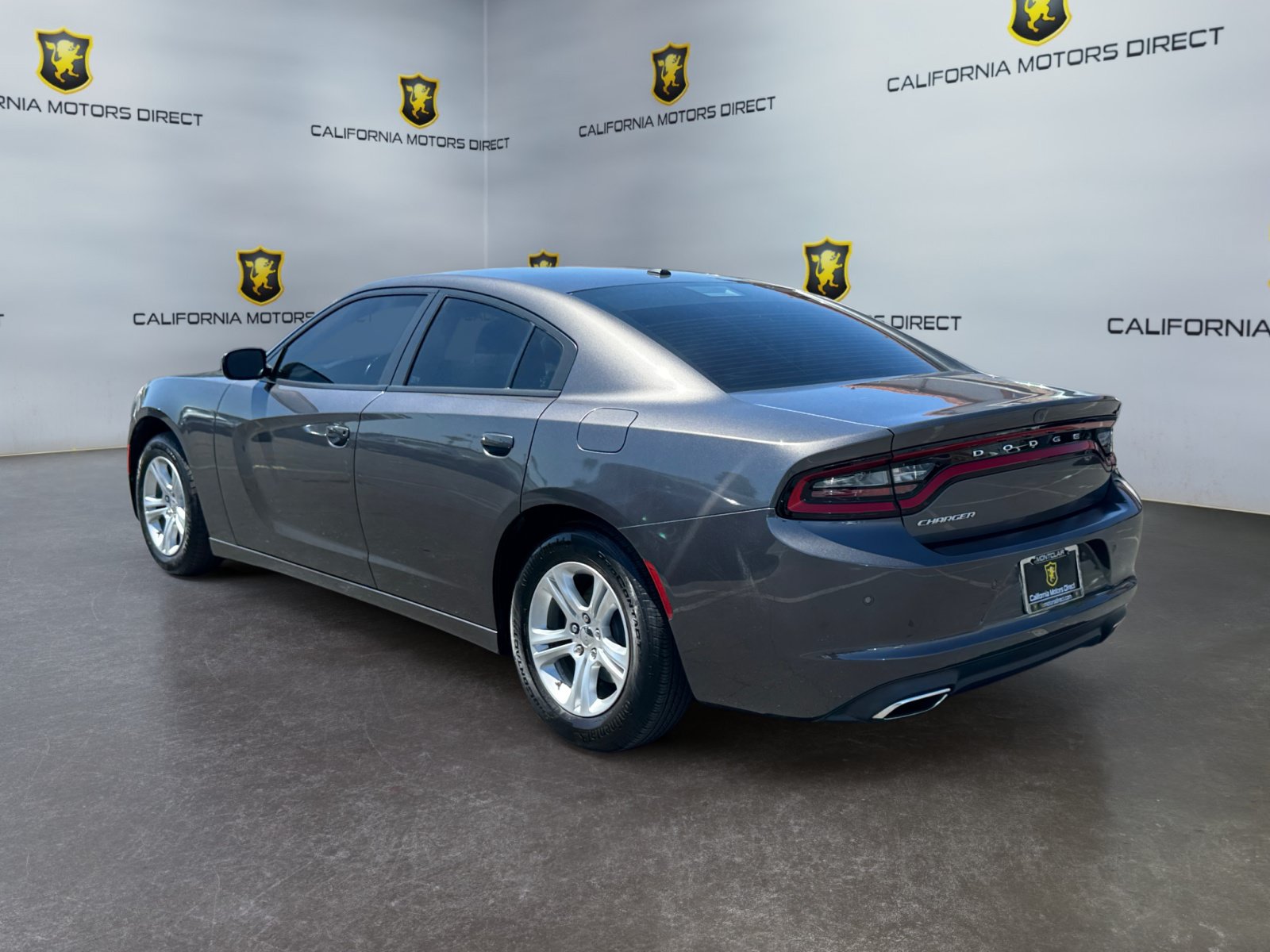 Used 2022 Dodge Charger SXT RWD image 3