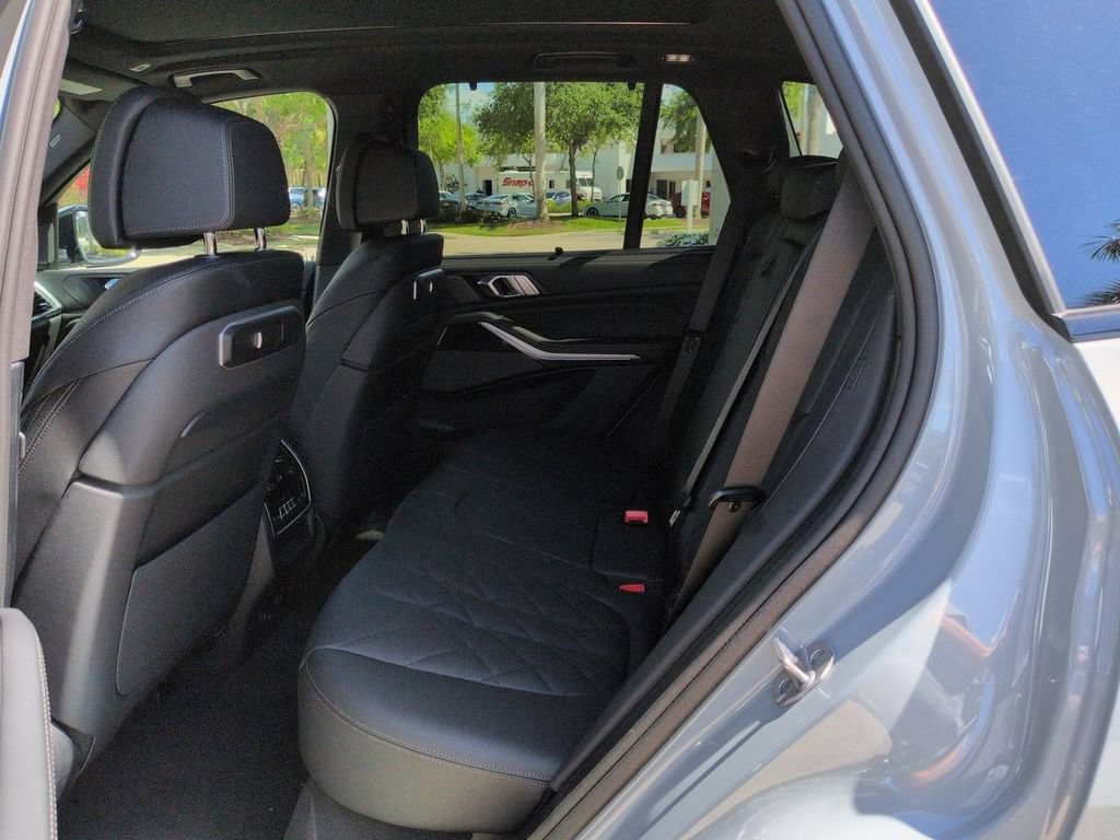 New 2026 BMW X5 xDrive40i w/ Executive Package AWD/4WD image 14