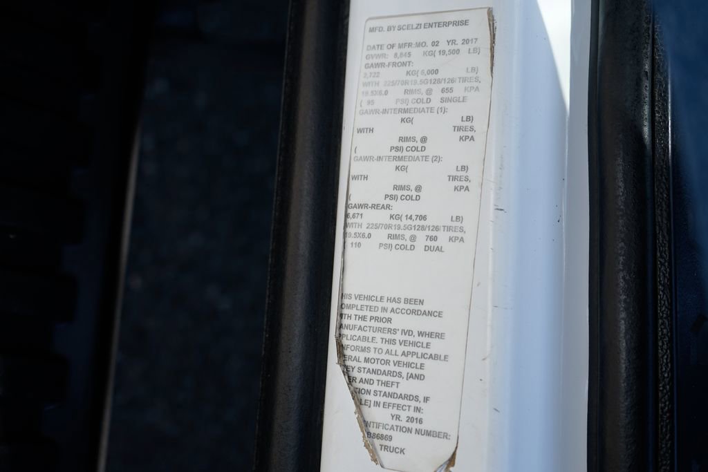 Used 2017 Ford F550 2WD Regular Cab Super Duty image 43