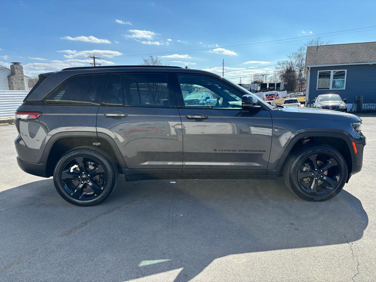 Used 2024 Jeep Grand Cherokee Altitude AWD/4WD image 6