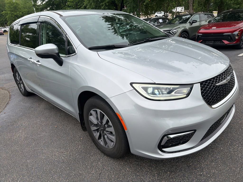 Used 2023 Chrysler Pacifica Touring-L FWD image 26
