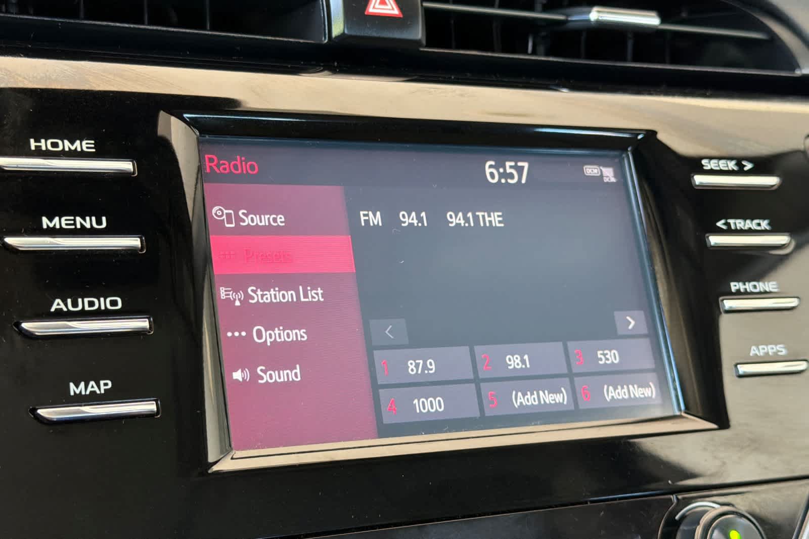 Used 2019 Toyota Camry SE FWD image 18