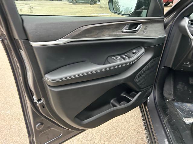 New 2025 Jeep Grand Cherokee Limited w/ Trailer Tow Package image 7