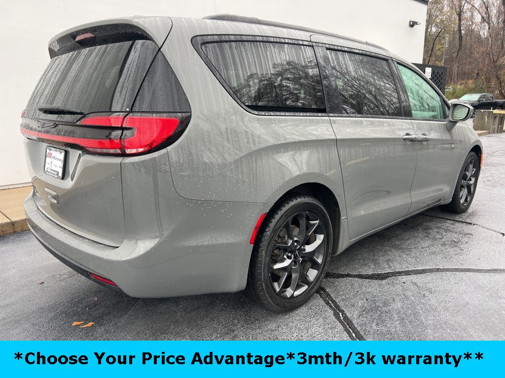 Certified 2022 Chrysler Pacifica Touring-L w/ S Appearance Package image 3
