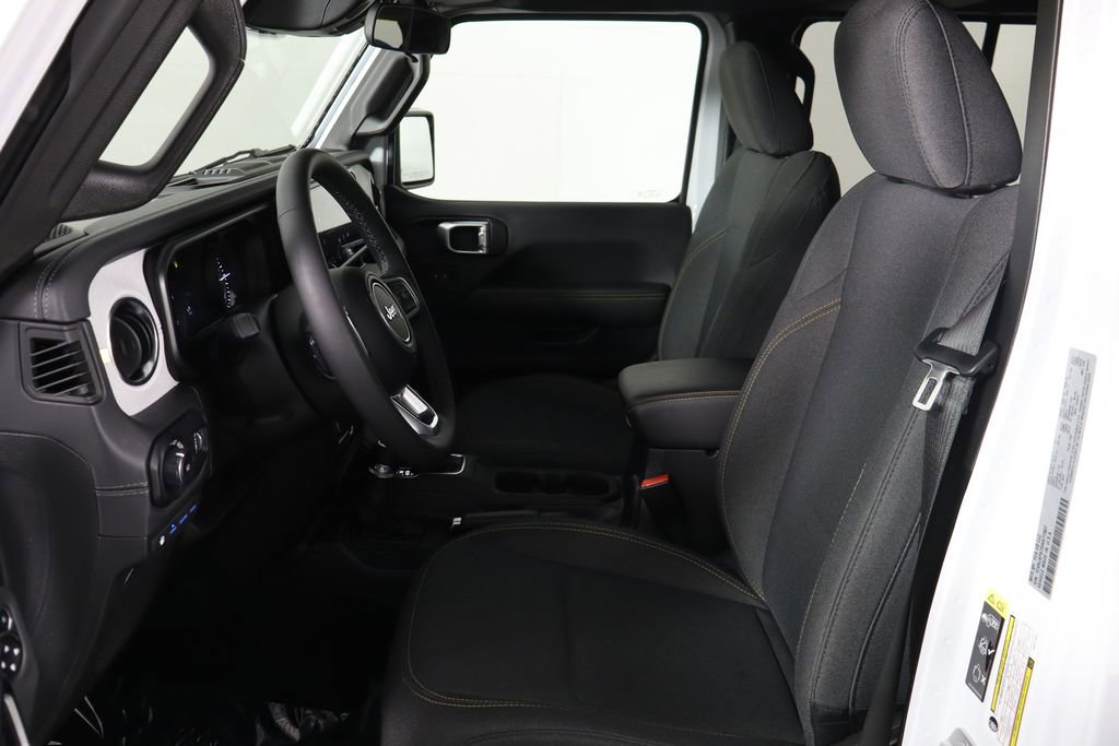 Used 2025 Jeep Wrangler Unlimited Sahara AWD/4WD image 16