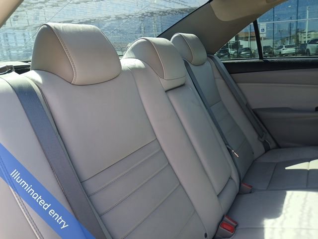 Used 2016 Toyota Camry XLE image 10