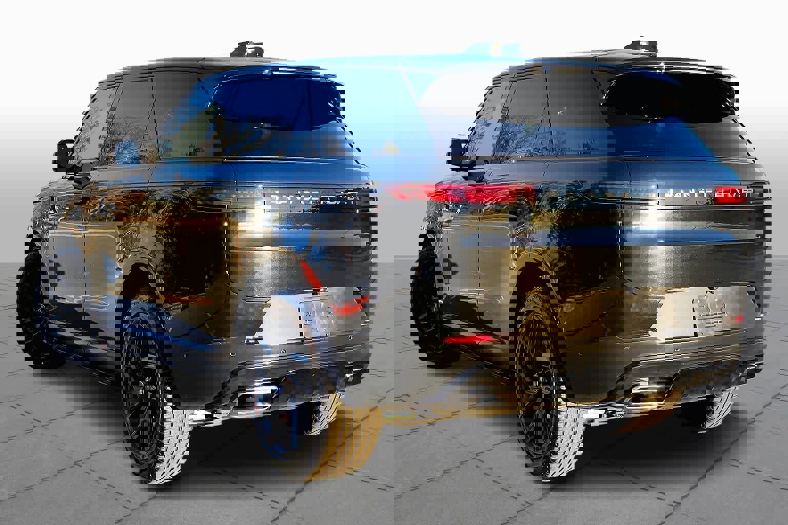 Used 2024 Land Rover Range Rover Sport SE image 11