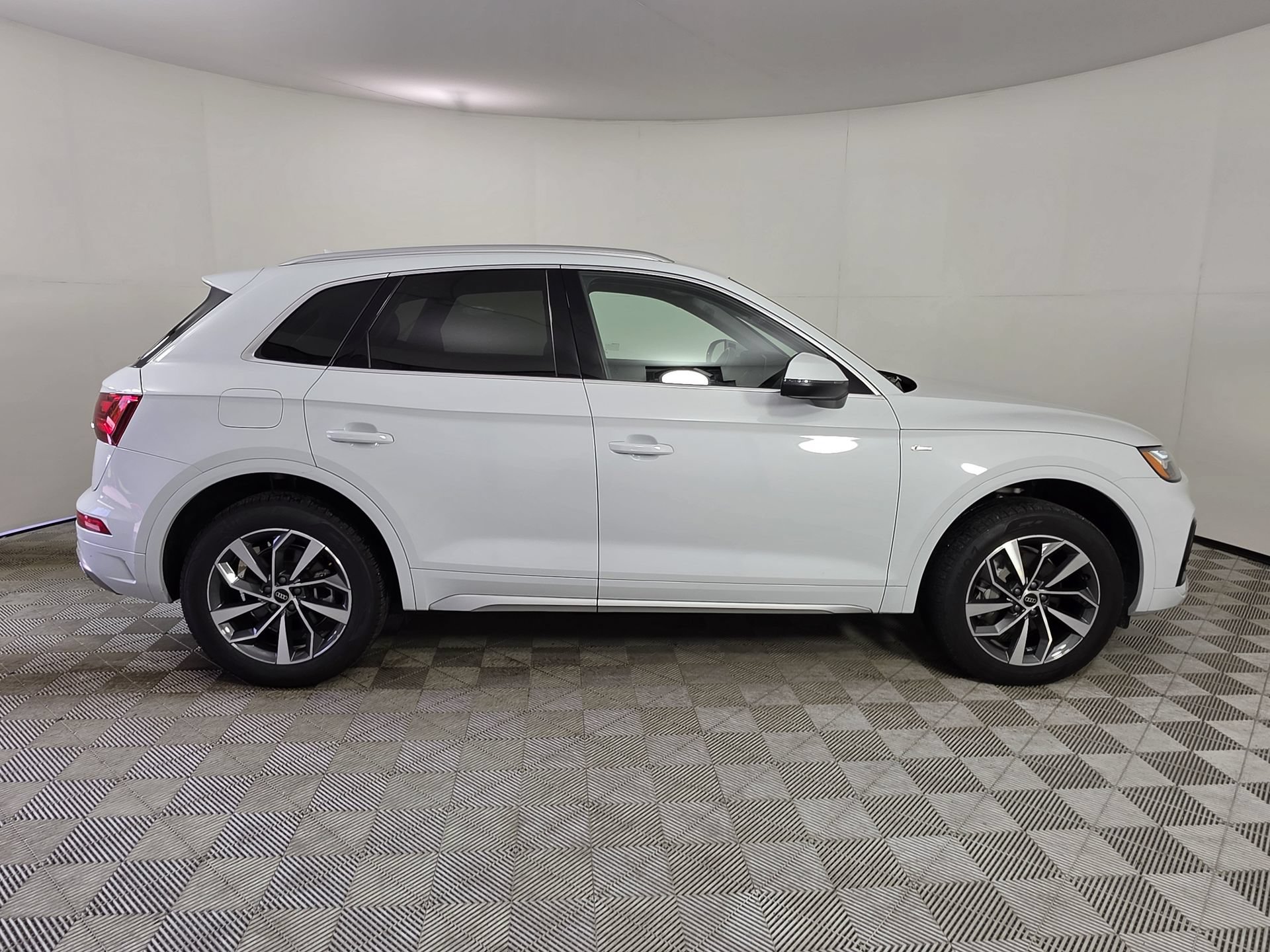 Certified 2024 Audi Q5 2.0T Premium Plus AWD/4WD image 8