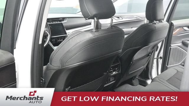 Used 2022 Jeep Grand Cherokee Laredo w/ Luxury Tech Group I AWD/4WD image 23
