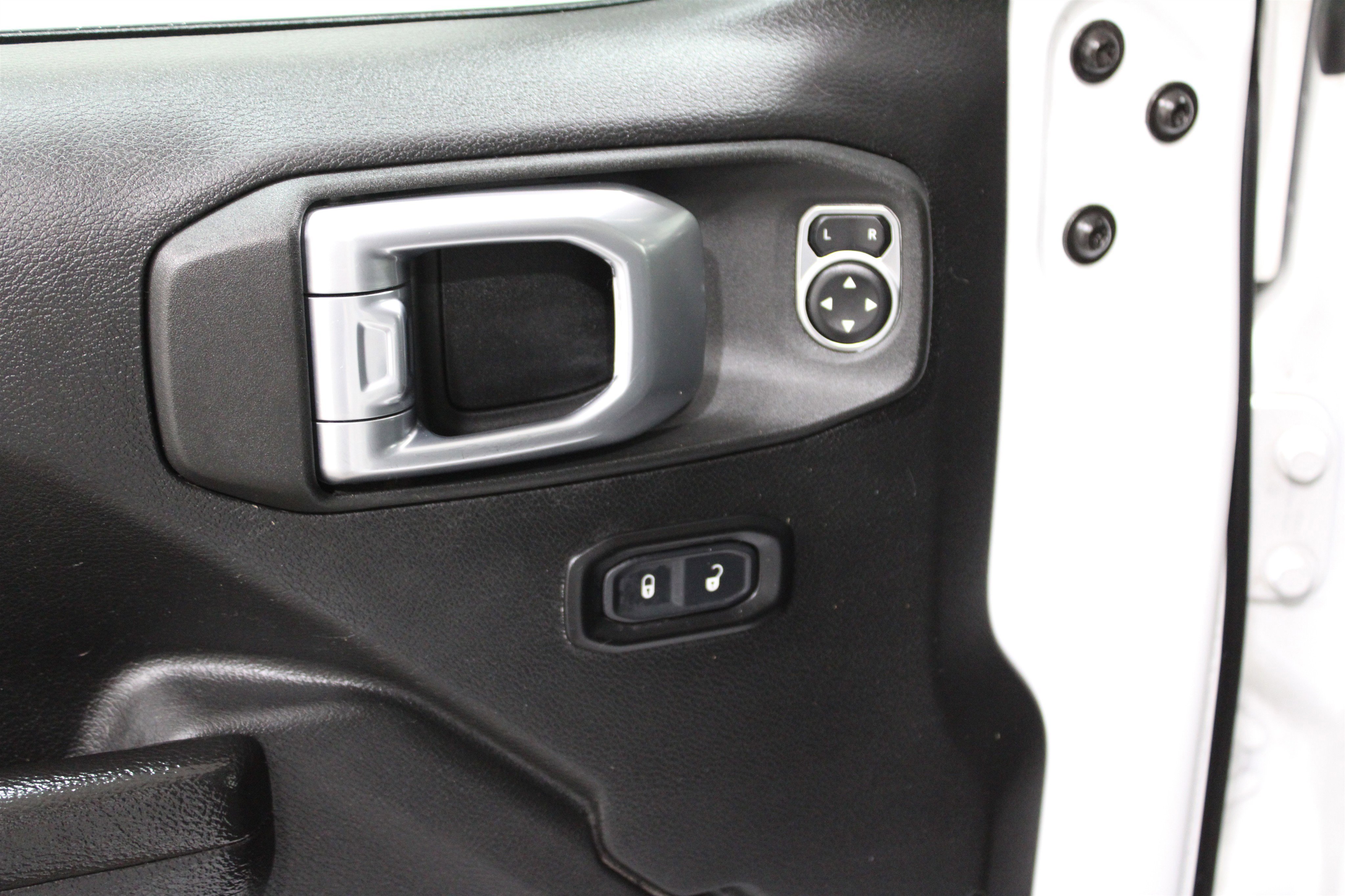 Used 2023 Jeep Gladiator Sport image 7