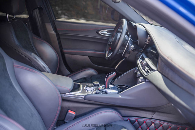 Used 2020 Alfa Romeo Giulia Quadrifoglio w/ Nero Edizione image 34