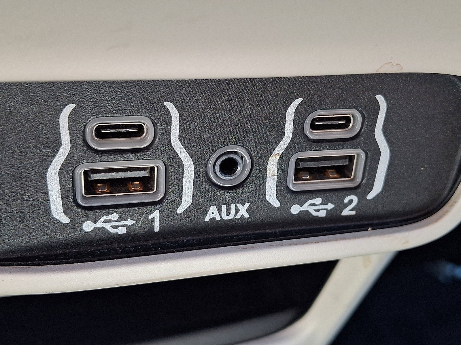 Used 2023 Chrysler Pacifica Touring-L FWD image 25