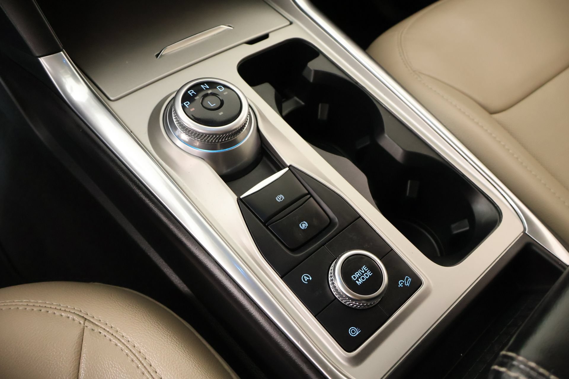 Used 2023 Ford Explorer Limited AWD/4WD image 9