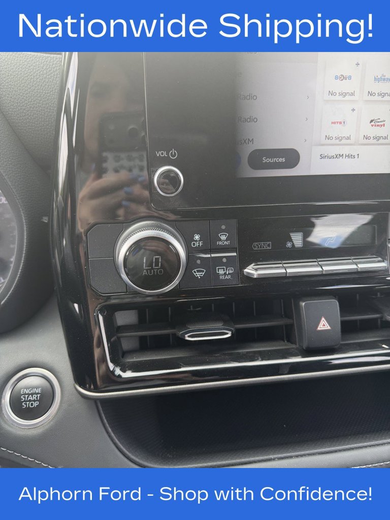 Used 2024 Toyota Highlander LE AWD/4WD image 23