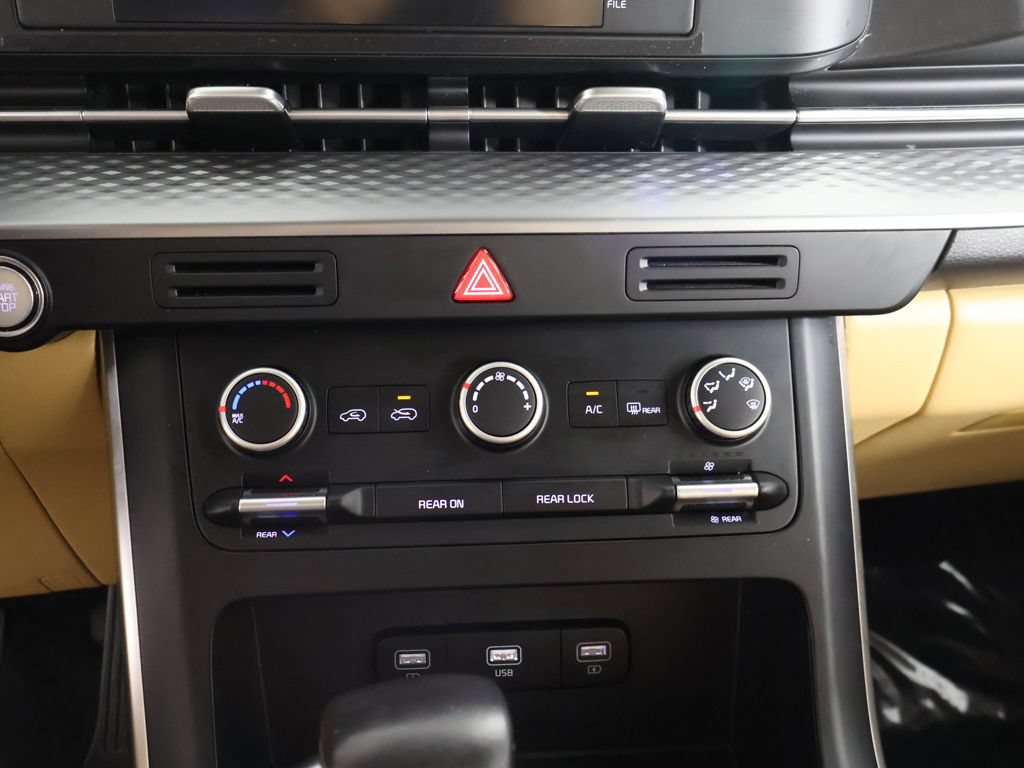Used 2023 Kia Carnival LX FWD image 42