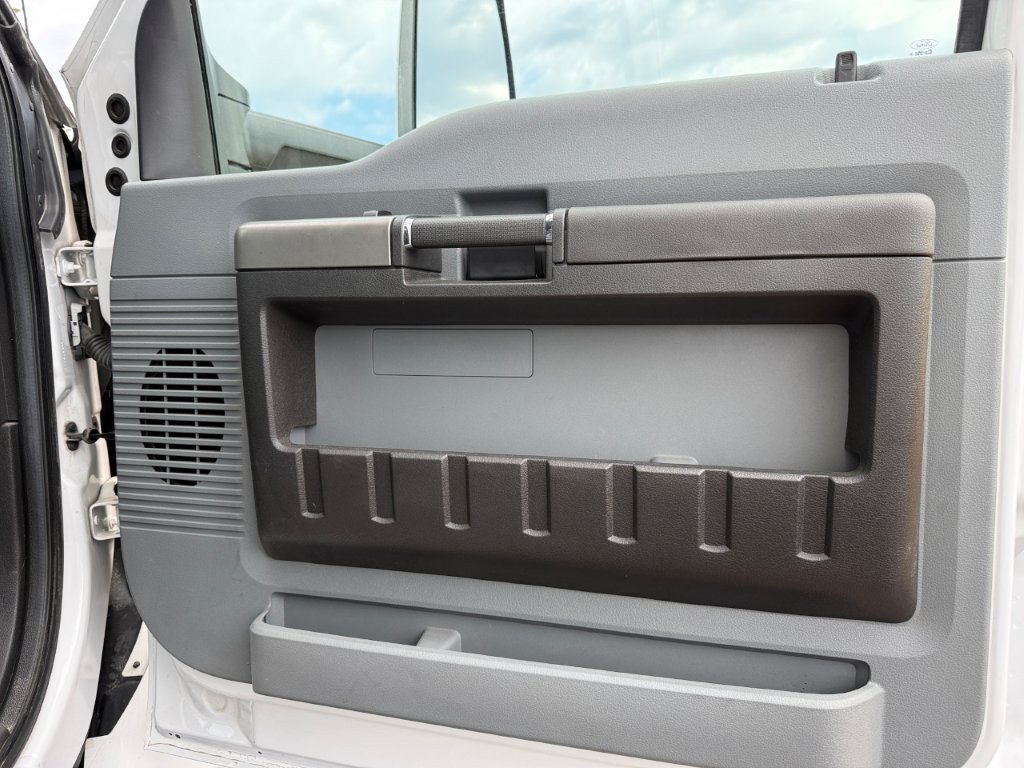 Used 2022 Ford F750 2WD Regular Cab Super Duty image 18