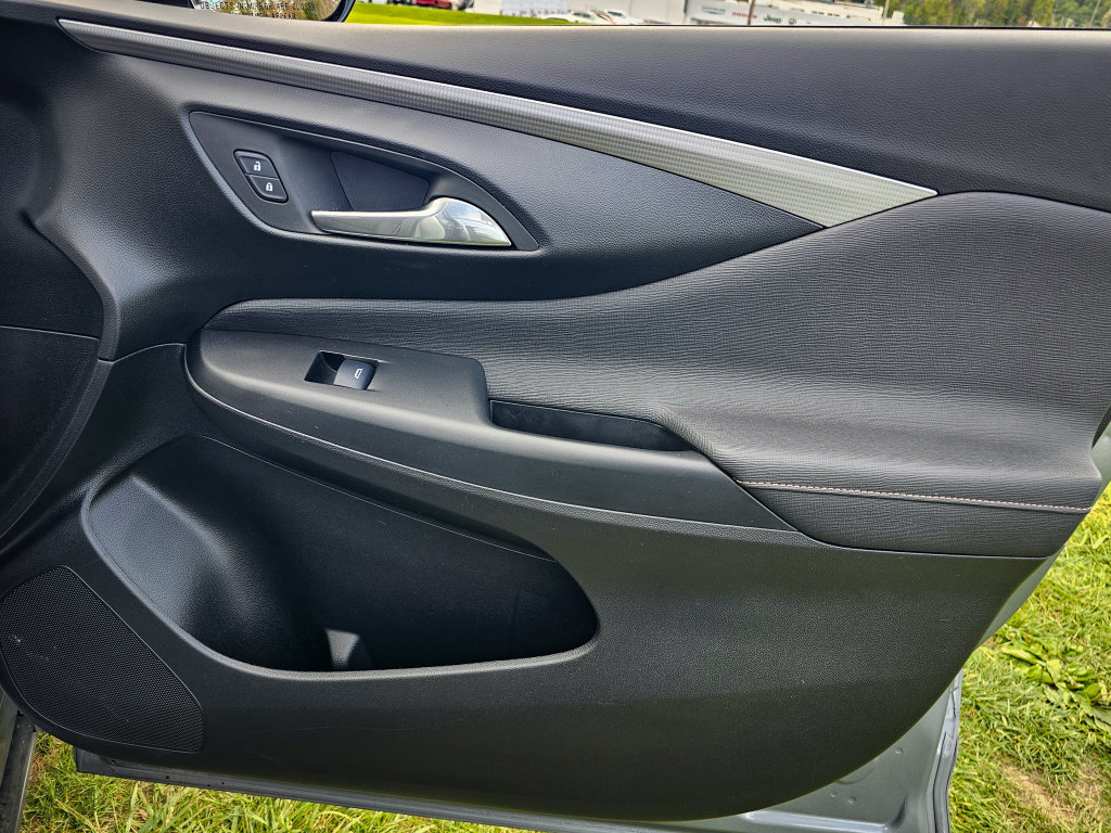 Used 2025 Buick Envista Avenir FWD image 43