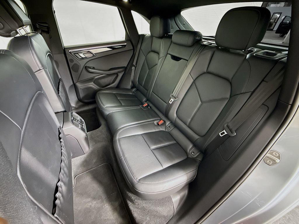 Used 2024 Porsche Macan image 32