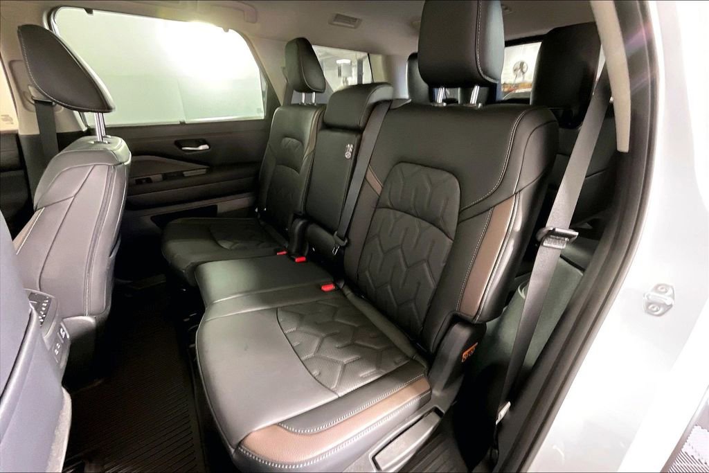 New 2026 Nissan Pathfinder Platinum w/ Cargo Package image 14