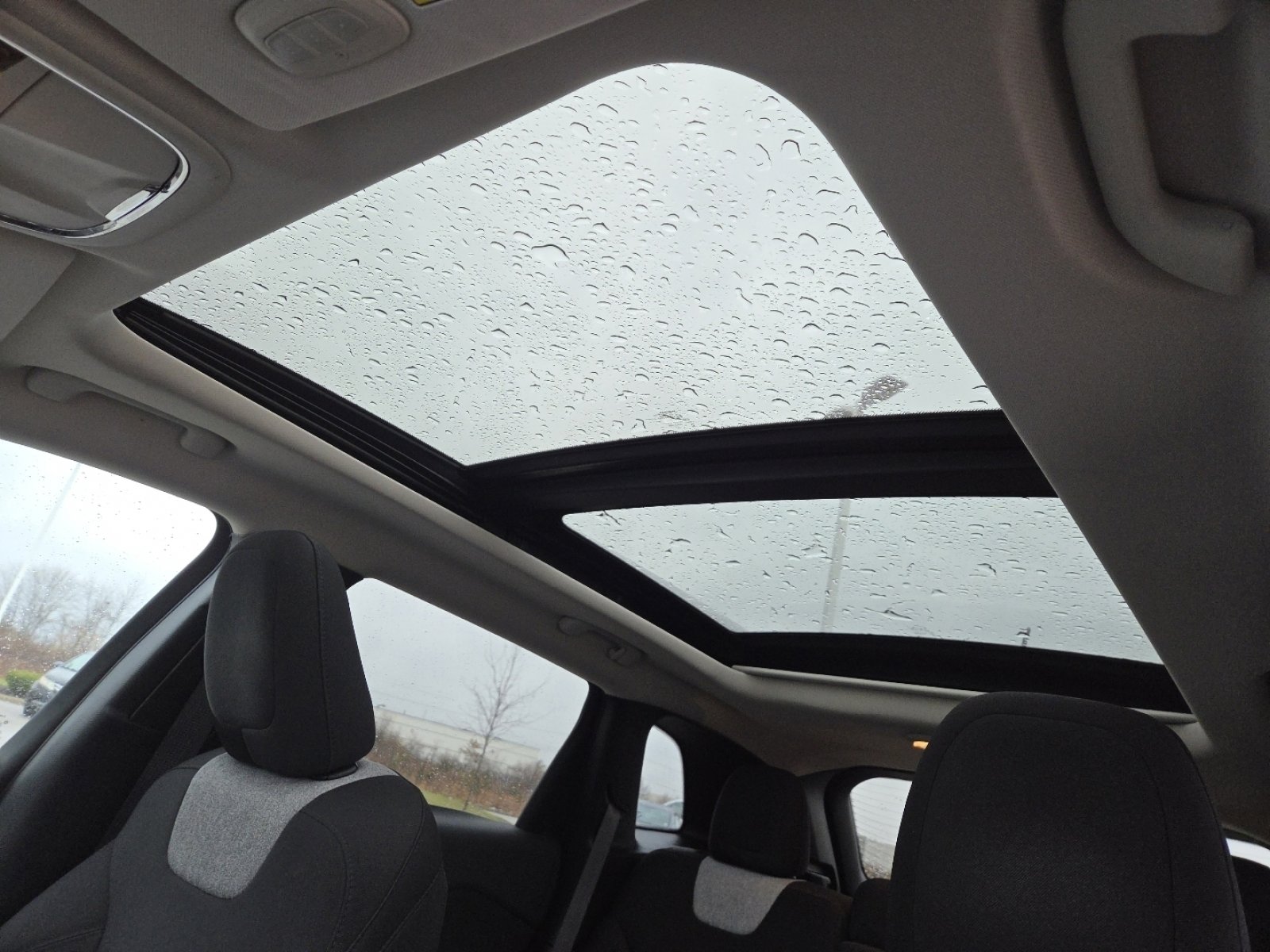 Used 2014 Jeep Cherokee Latitude w/ Comfort/Convenience Group image 3