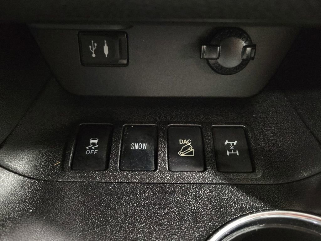 Used 2015 Toyota Highlander XLE image 18