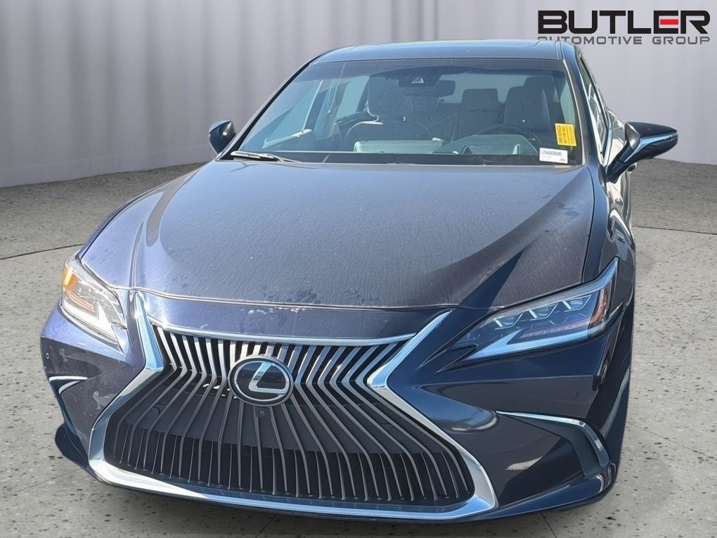 Used 2020 Lexus ES 300h Ultra Luxury w/ Accessory Package 2 FWD image 3
