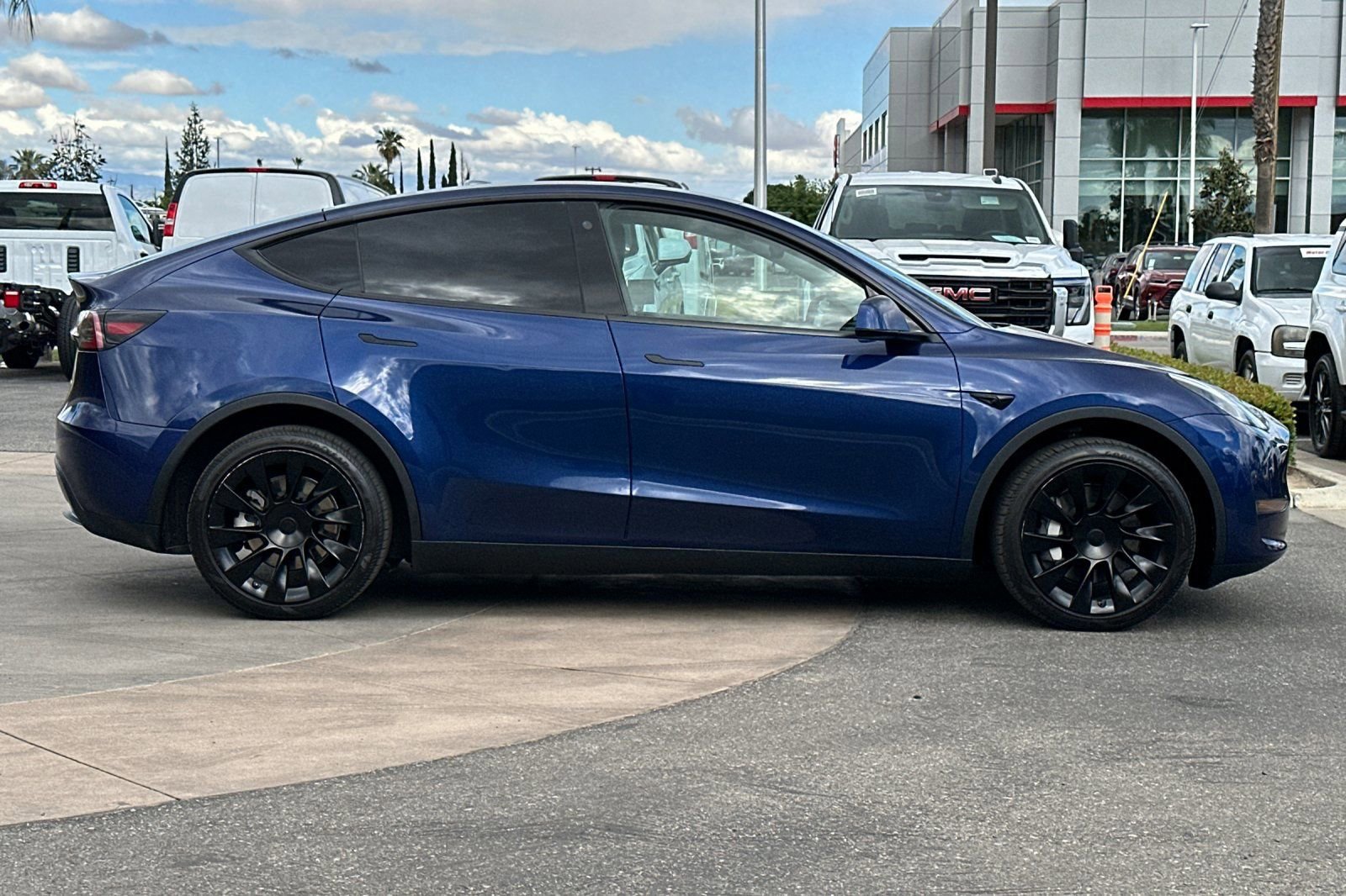 Used 2023 Tesla Model Y Long Range AWD/4WD image 3