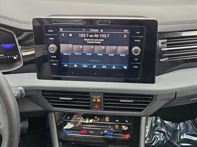 Used 2025 Volkswagen Jetta SE image 13