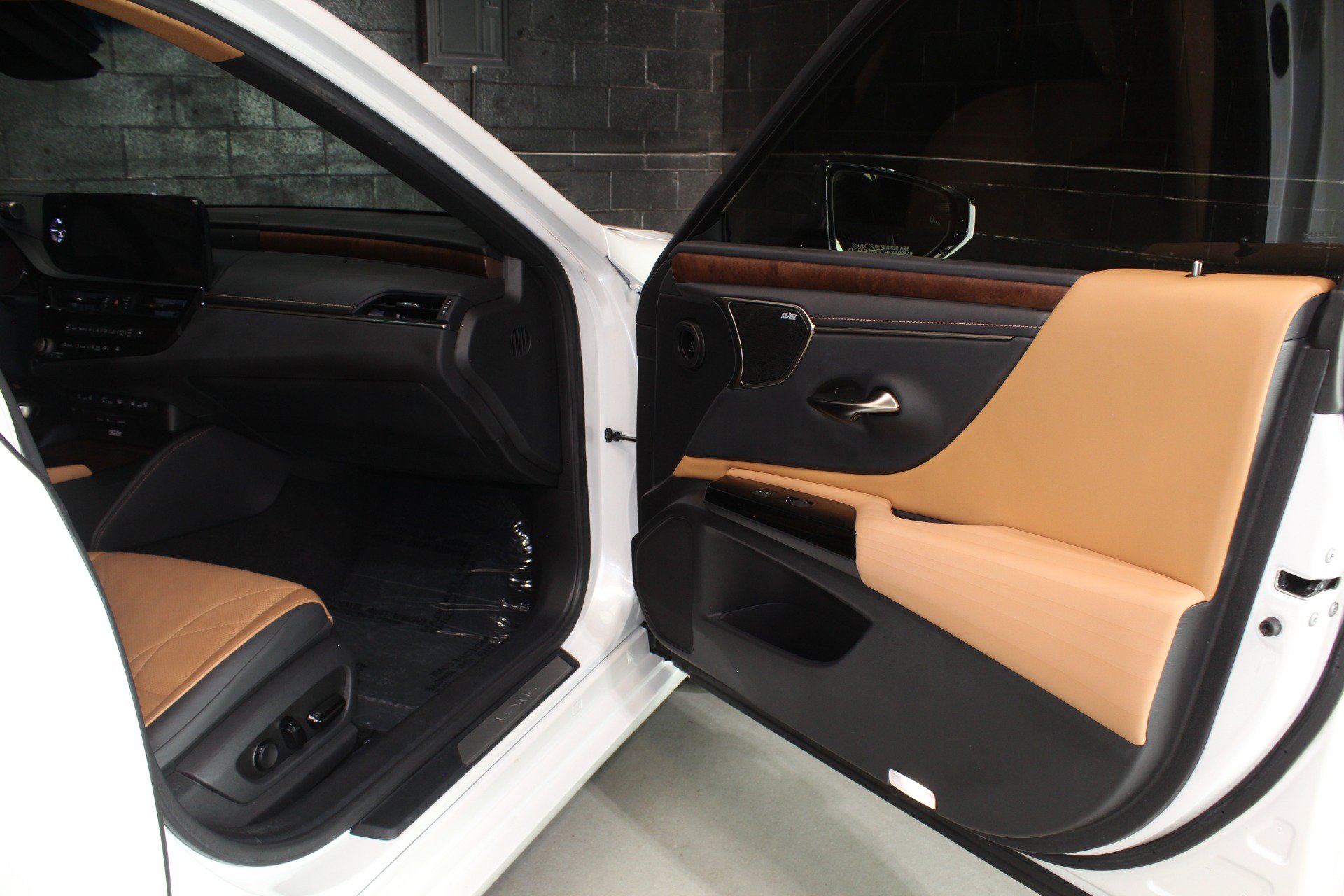 Used 2022 Lexus ES 300h Ultra Luxury w/ Accessory Package 2 FWD image 27