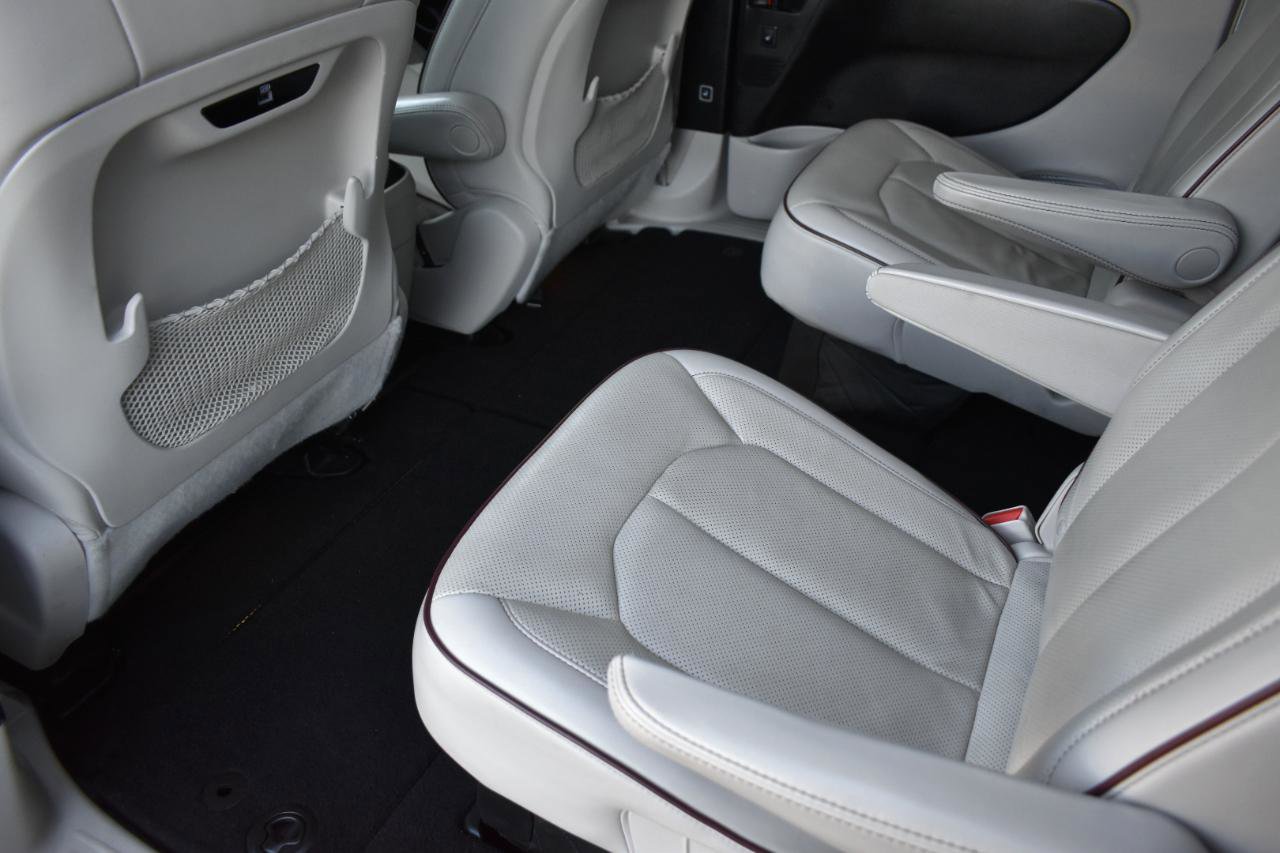 Used 2020 Chrysler Pacifica Limited image 26