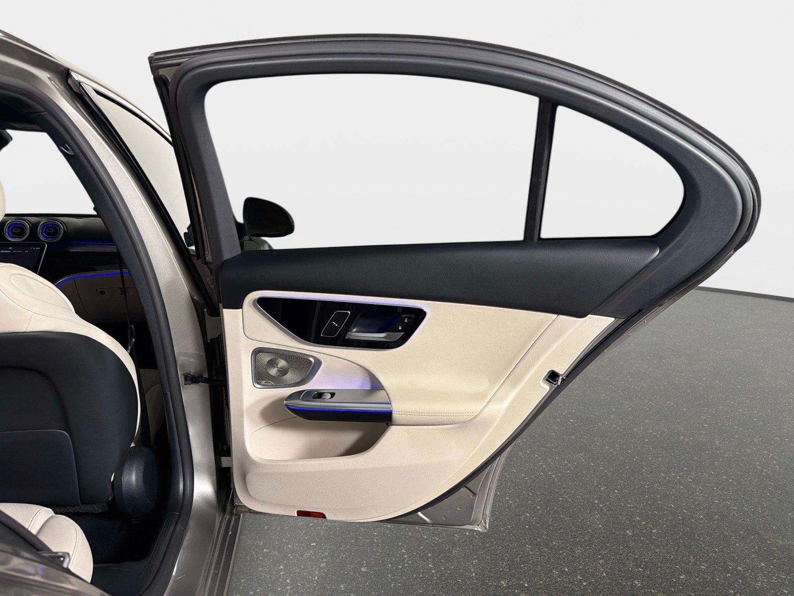 Used 2022 Mercedes-Benz C 300 Sedan image 26