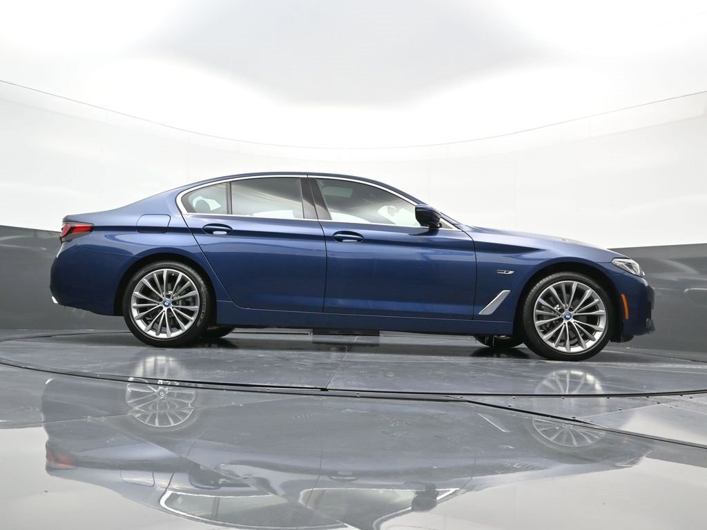 Used 2023 BMW 530e xDrive w/ Premium Package image 29
