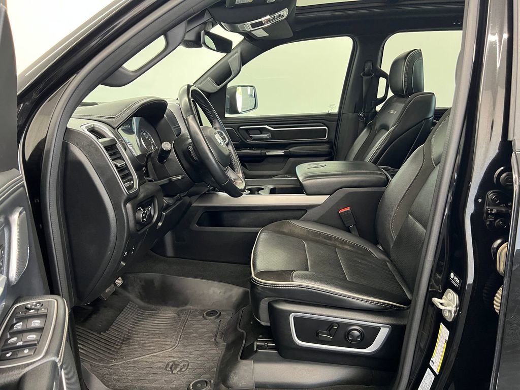 Used 2024 RAM 1500 Laramie AWD/4WD image 5