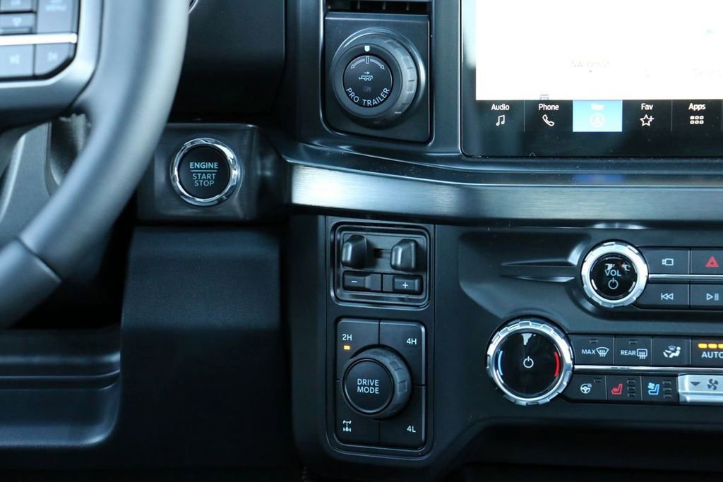 New 2026 Ford F250 Lariat w/ Black Appearance Package image 32